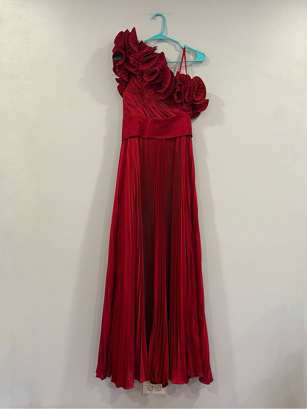 Mac Duggal 49902 Red Pleated One-Shoulder Evening Gown with Ruffle Detail sz 4 - Picture 8 of 11